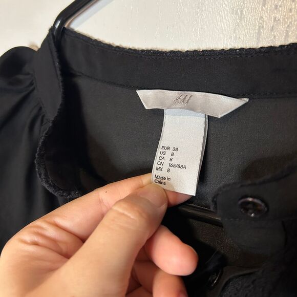 H&M Elegant Black Button-Down Blouse with Lace Detail C67 - Picture 4 of 7